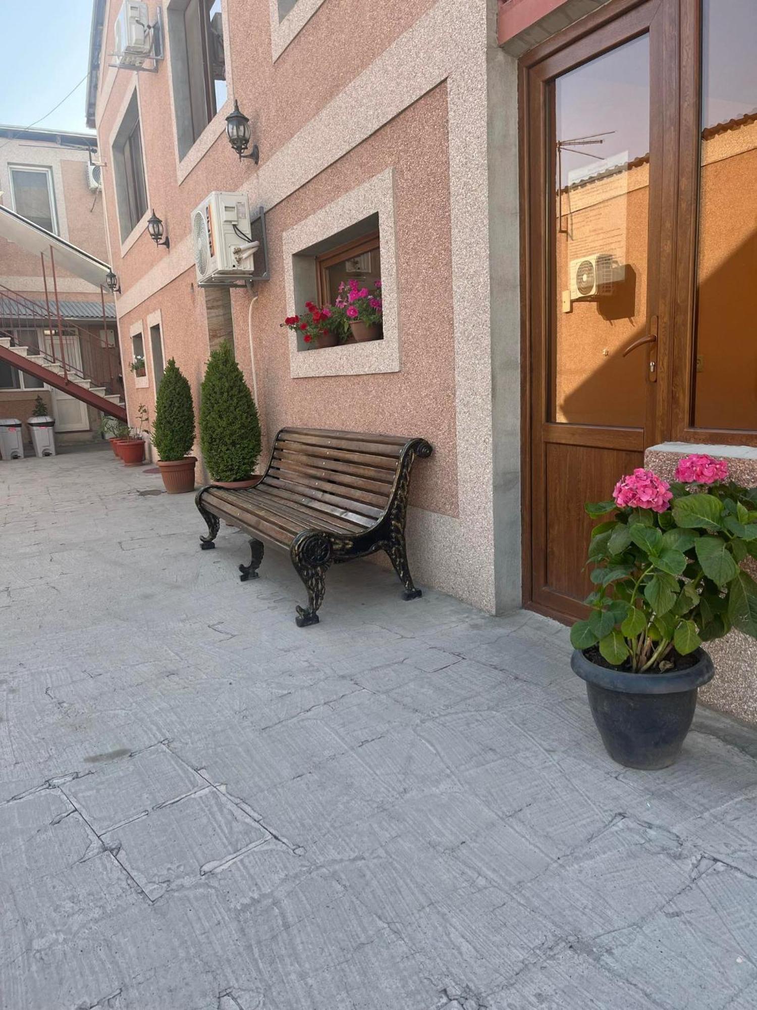 Styopa Hotel Erevan Exterior foto